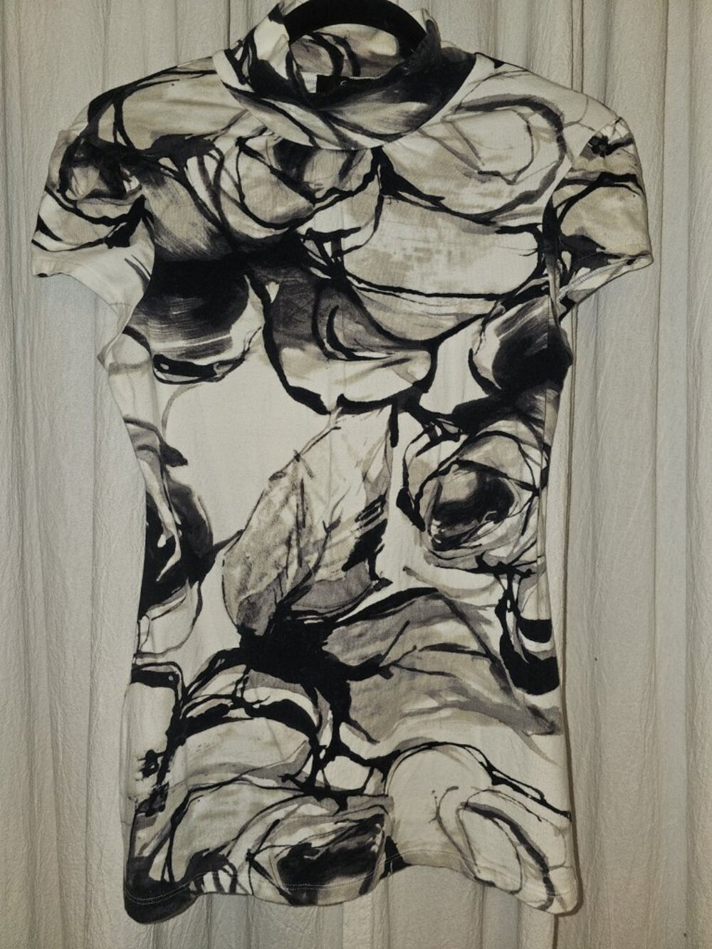 Express Floral Mock Neck Short Sleeve Top Black Gray Ivory Size M
